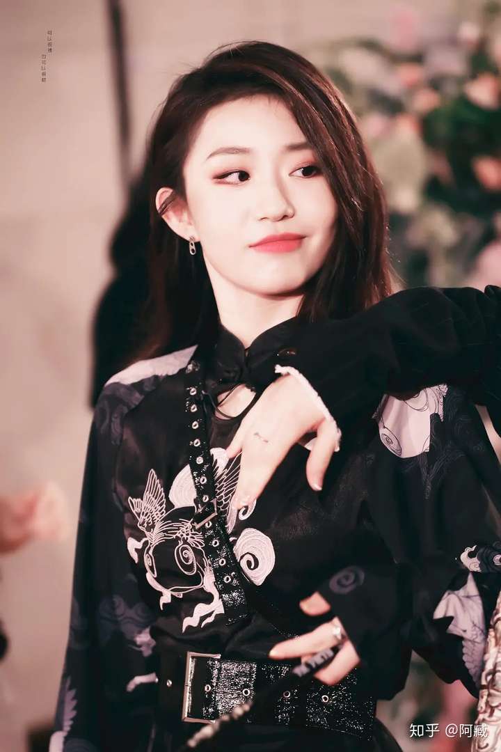 去创造营是因为原844乐队鼓手受伤,她只是过去救场.