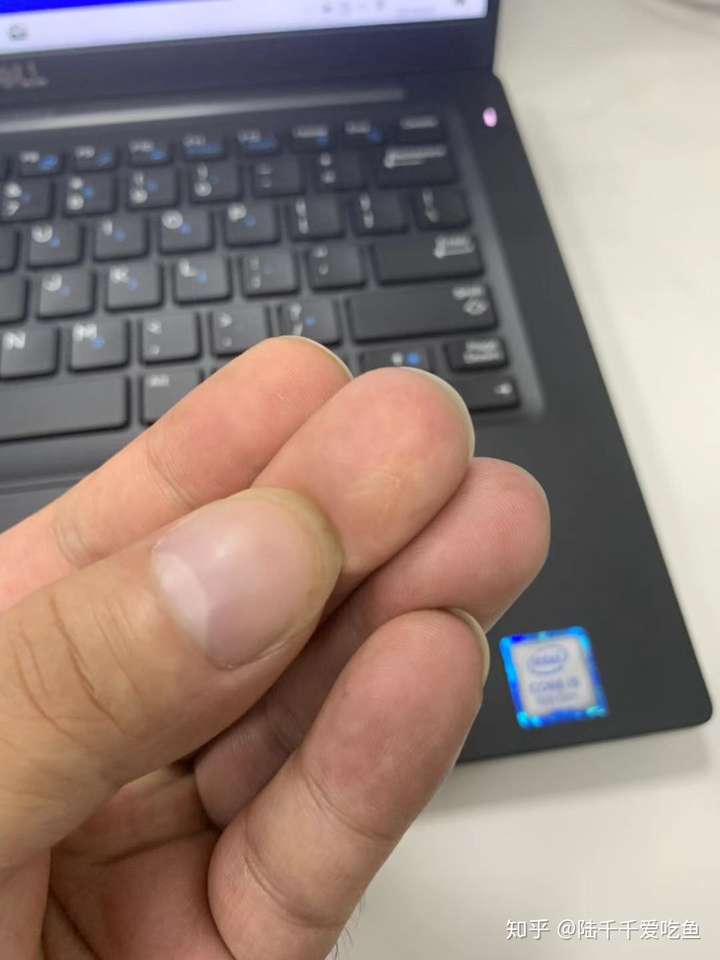 如何看待红花会成员贝贝在直播中剁手指的行为?