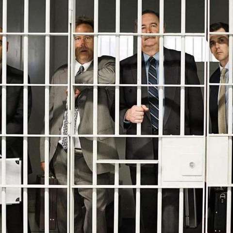 狭义的监狱指依照刑法和刑事诉讼法的规定,被判处死刑缓期二年执行,无