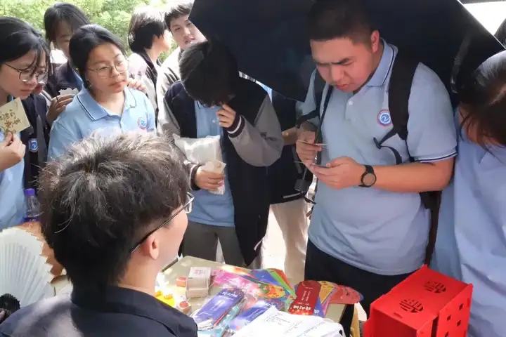 【活力校园】游园笑语盈满路 艺彩纷呈映青春 | 我校塘栖校区组织开展游园会活动!(图18) 【活力校园】游园笑语盈满路 艺彩纷呈映青春 | 我校塘栖校区组织开展游园会活动!(图18)