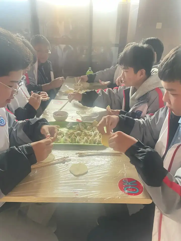 青春奋进 聚力争先|建筑装饰技术专业2401班级风采(图7)