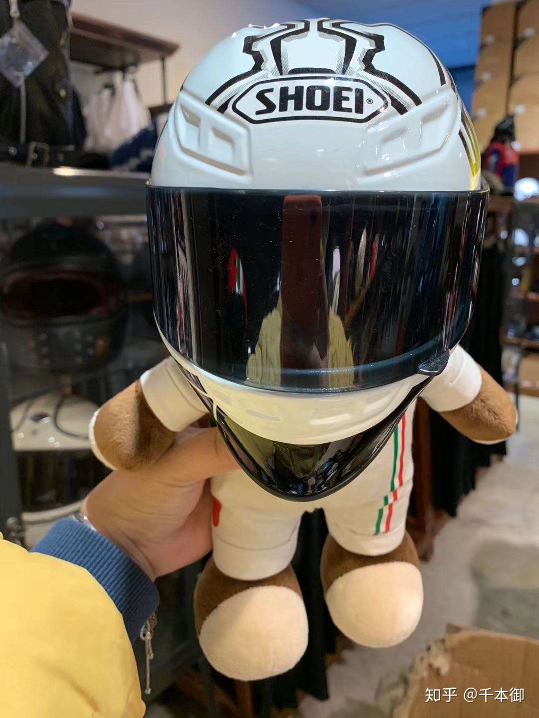 最贴身的机车伴侣 竟让各大厂商争相设计限量版 头盔熊到底魅力何在 知乎