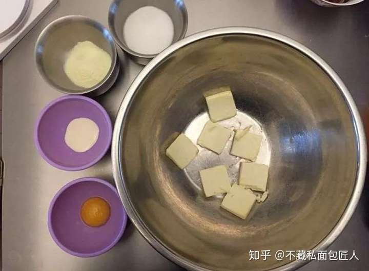 当下火爆的软欧包,跟甜面包有什么区别?