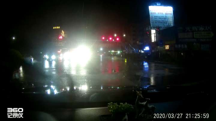 怎么样才算闯左转红灯 v2-7bf86ed862a292b8786b39fb8f537a20_bh.jpg?source=1940ef5c