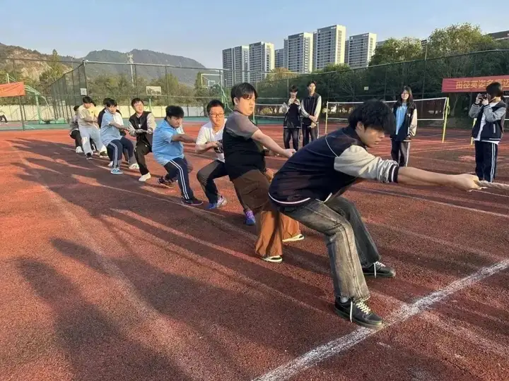 凝心聚力 突破极限——我校富阳校区拔河比赛圆满结束(图4) 凝心聚力 突破极限——我校富阳校区拔河比赛圆满结束(图4)