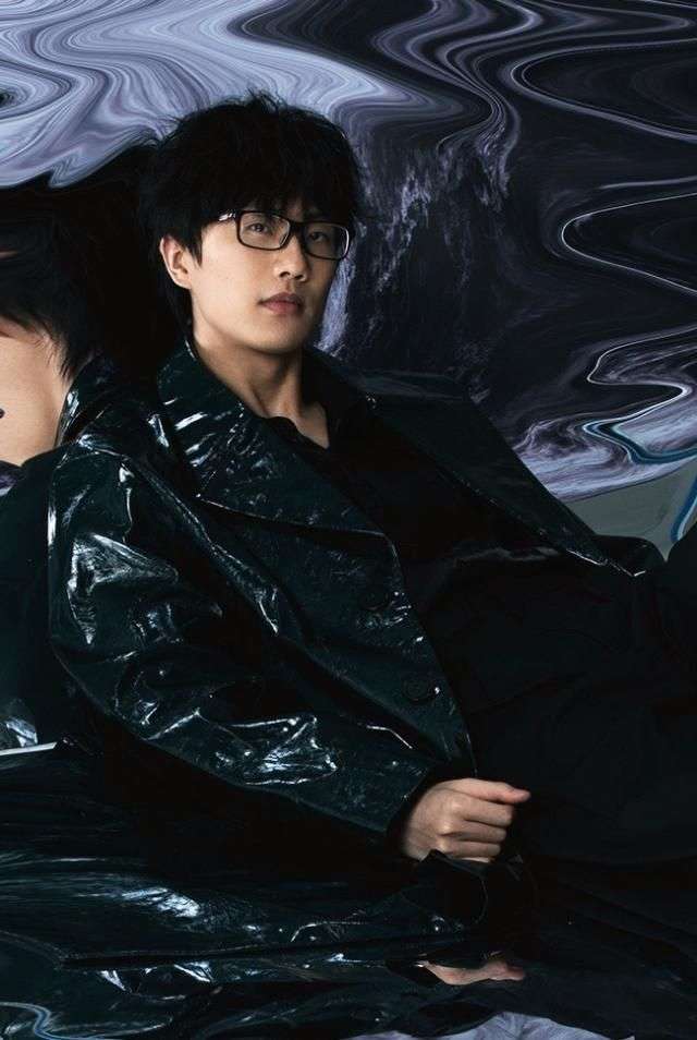 有哪些许嵩无水印的好看的照片呀壁纸呀?