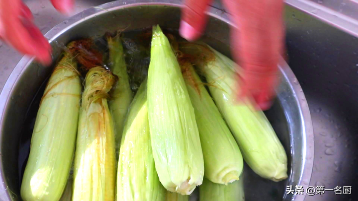 煮玉米是冷水下锅还是热水下锅 冷水下锅的玉米煮多久