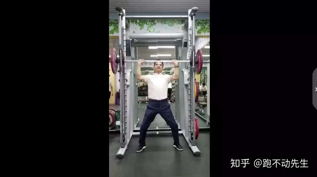 刚跑完马拉松又去健身房撸铁努力练好身材的陈光标却被网友吐槽 有点假 知乎