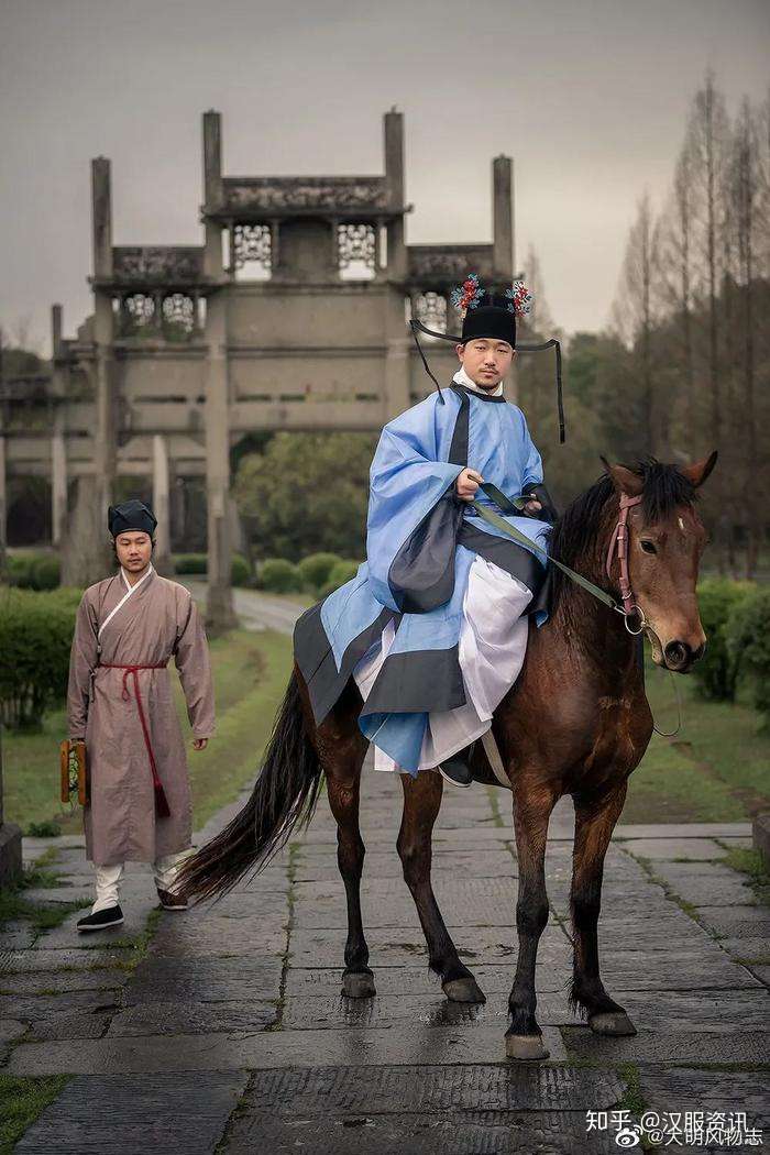 襕衫春风得意马蹄疾