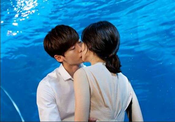 最让你喜欢的接吻桥段是哪一个?