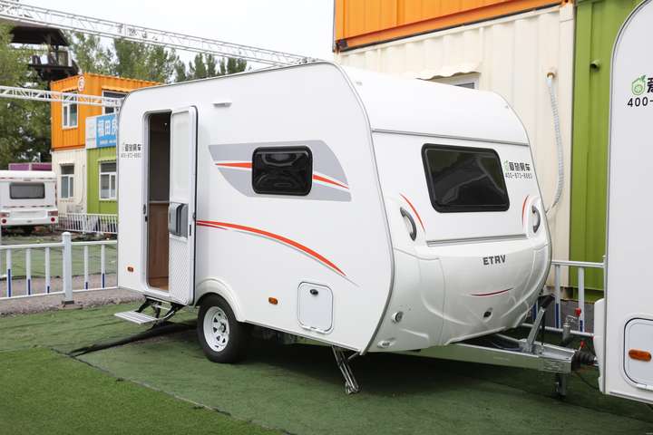 国产小型拖挂房车售价698万适合享受二人房车生活