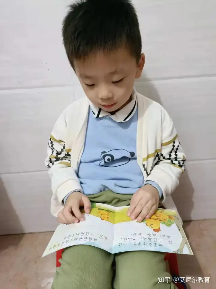 “读经典，共成长”——霞光幼儿园阅读月系列活动