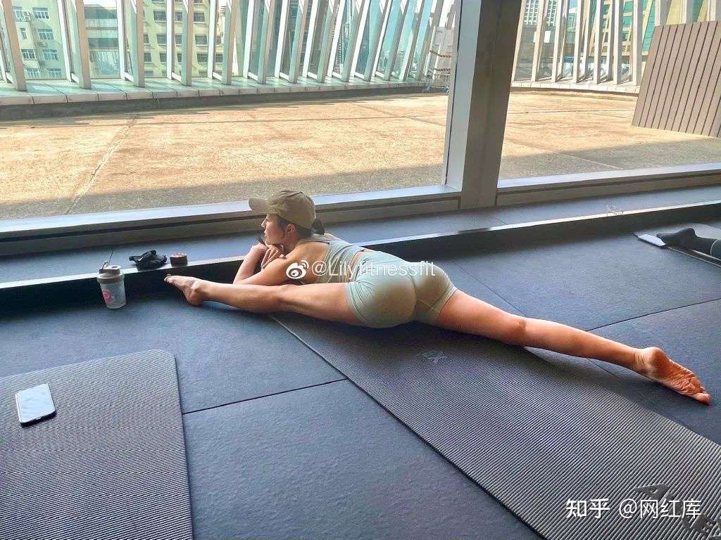 上海女教练Lilyfitnessfit“半果”健身，引网友舔屏：这身材我馋了！ 微博网红-第4张