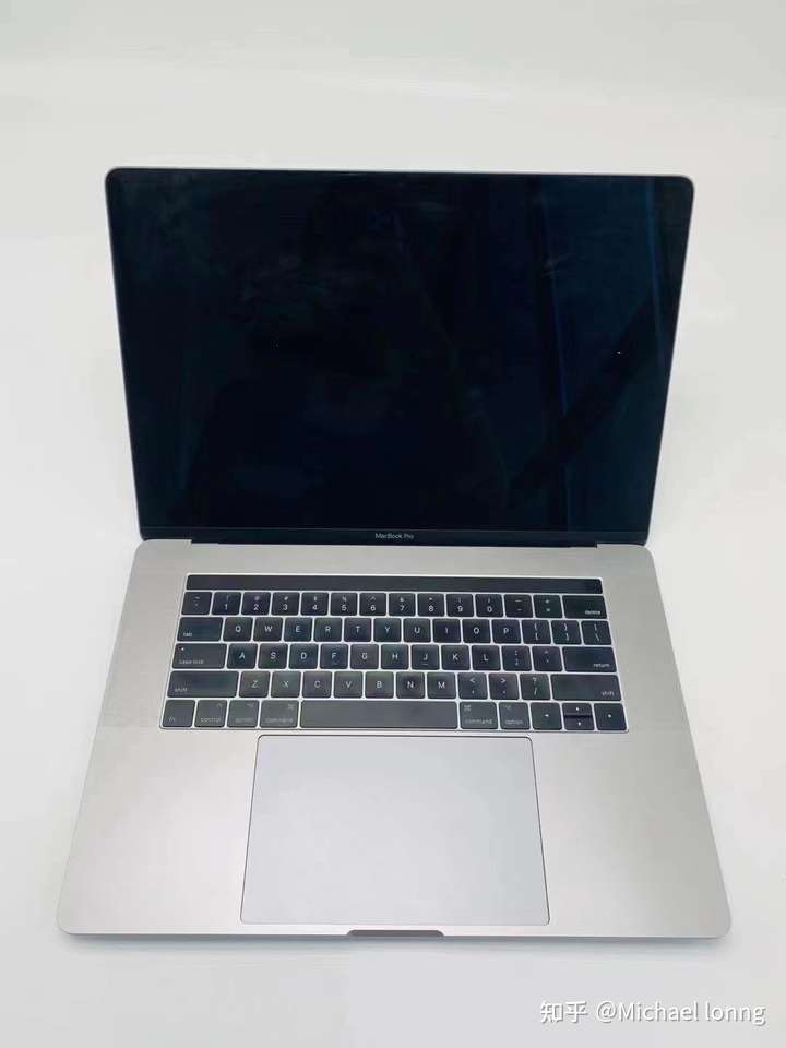 請問這個macbookairm1是什麼顏色我在官網上買的是銀色為什麼收到後