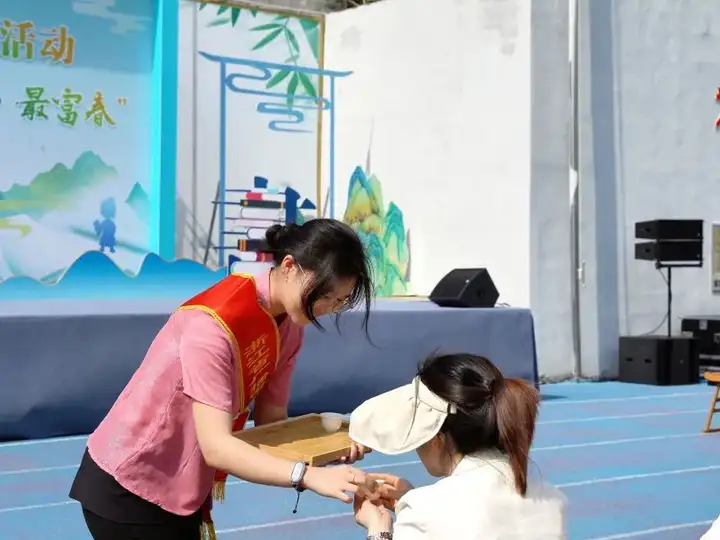 茶艺展风雅 青春推农产丨我校师生亮相2025富春山居全民读书活动之4·23世界读书日“书香茶韵·最富春”(图4)