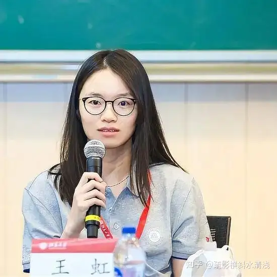 为什么菲尔兹奖的两个得主，大部分人都在关注王虹，而关于邓煜的消息寥寥无几？