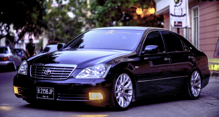 不卖车商卖个人这辆06年的丰田皇冠价值几何网友一年两审