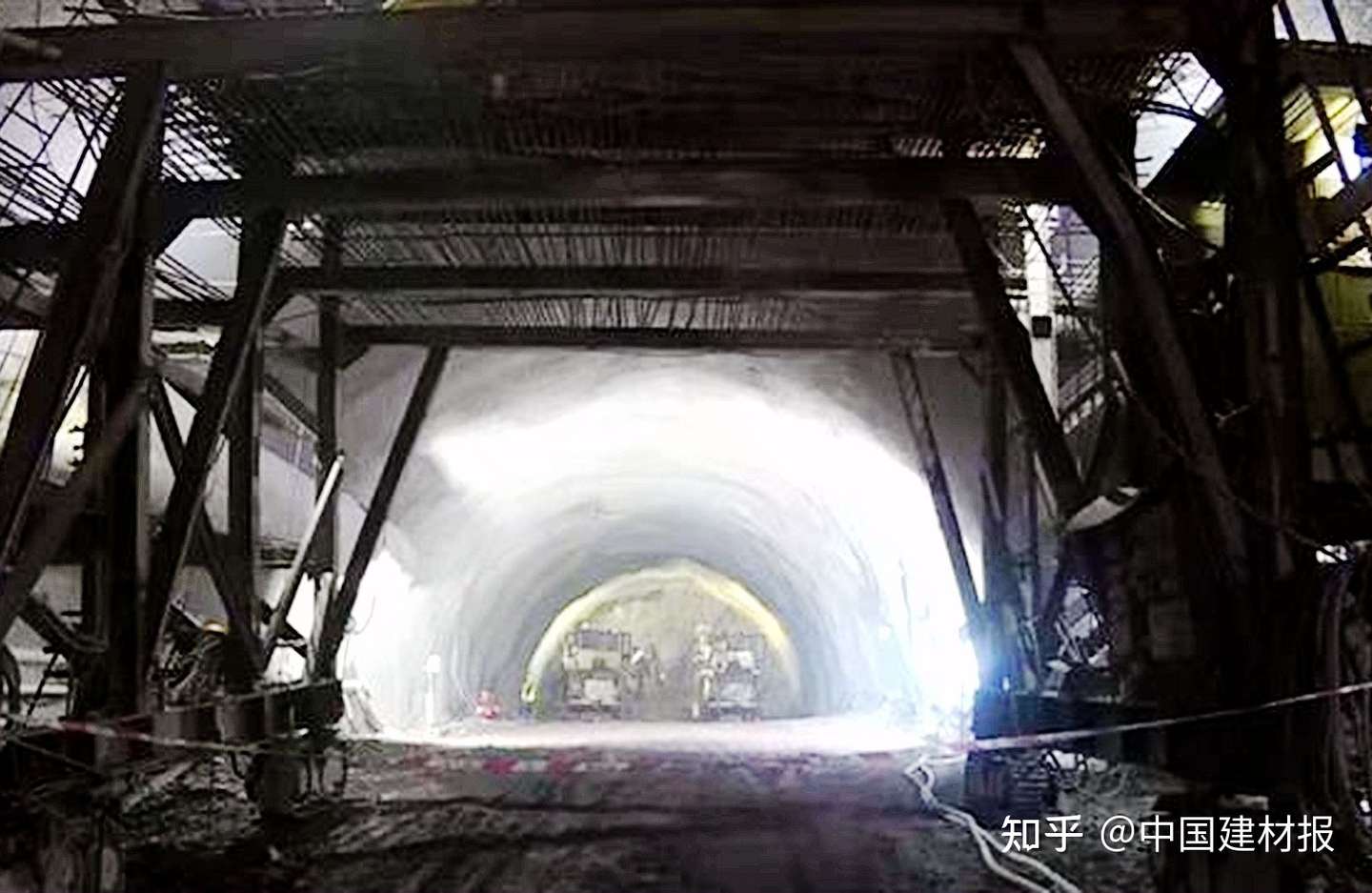郑万高铁湖北兴山段隧道全线贯通 知乎