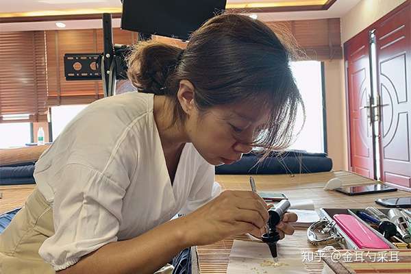 油耳朵的人更容易出现狐臭 这话有什么科学依据吗 知乎 油耳朵的人更容易出现狐臭 这话有什么科学依据吗 知乎