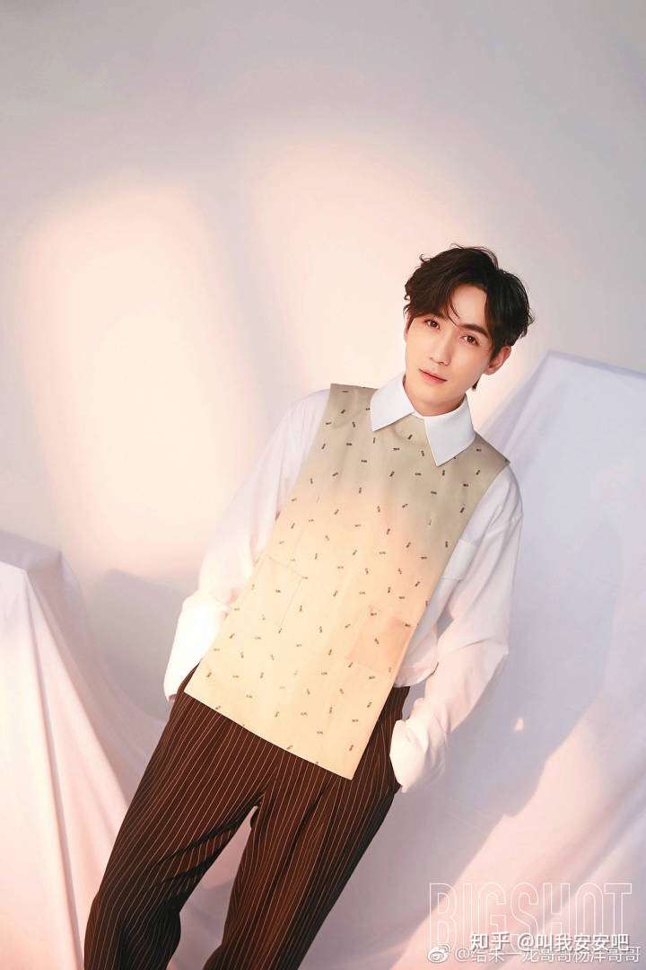 小说写的很好,剧本还原很棒.都不会让你失望.加一张一龙哥哥美照嘻嘻