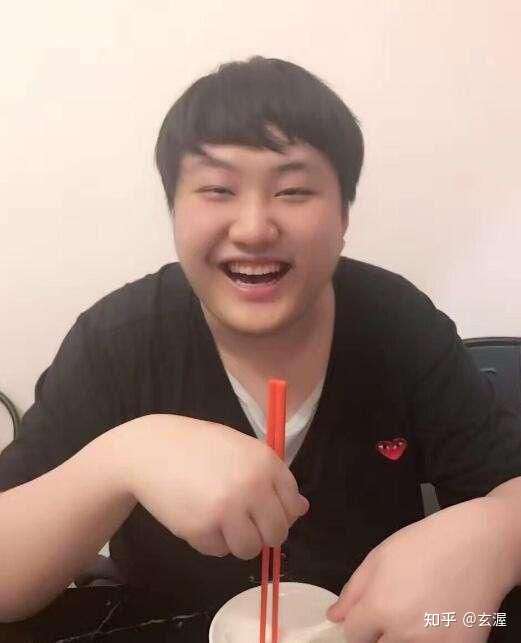 如何看待《英雄联盟》知名主播滕杨天下因开设赌场罪被提起公诉?