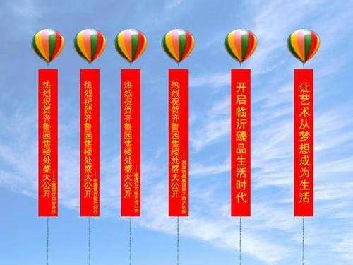 有两个像星球(颜色像木星水星)一样的球状物,有四个满月大,请问是什么