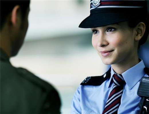 如何看待《战狼 2 》原定女主角临时加价的行为,以及电影上映后她微博