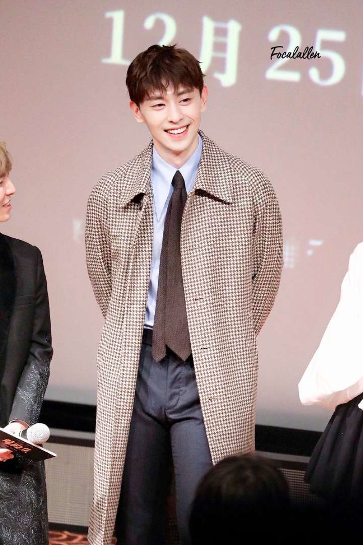 娱乐圈的明星有谁的性格,金光闪闪,像个小太阳?