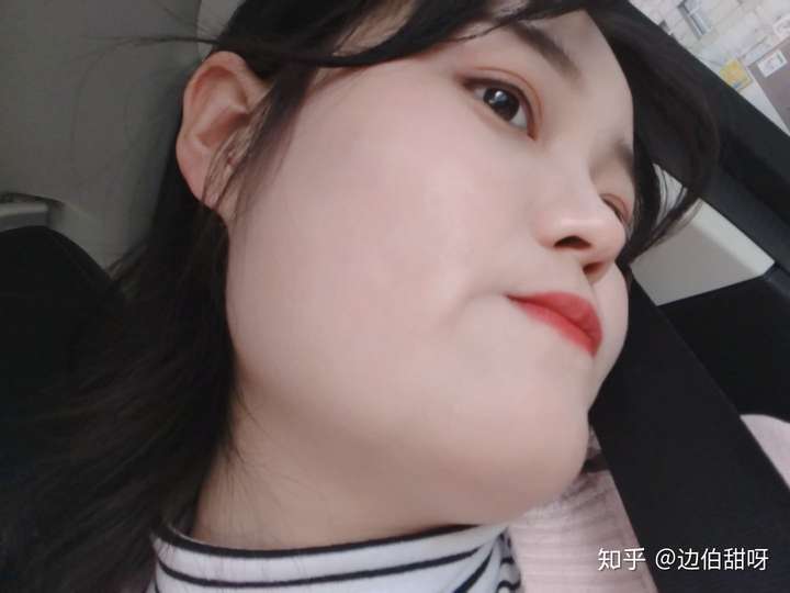 塌鼻子的女生留什么发型好看?