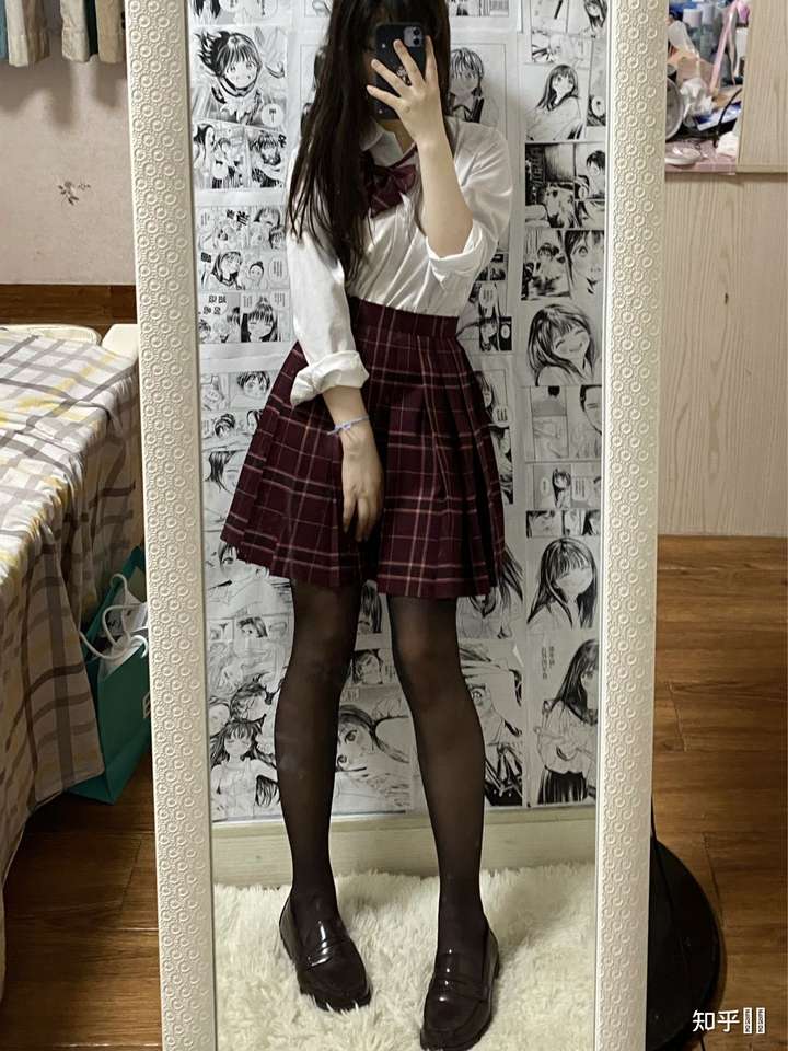 女生喜欢穿肉色丝袜还是黑丝袜?