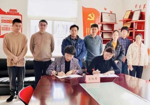 武装部部长顾军,上海浦东新区老港镇建港村党总支书记,主任沈华琼