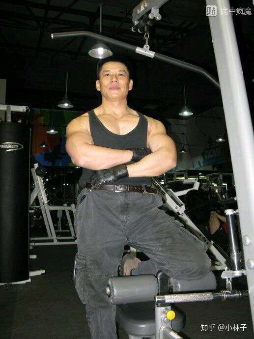 新三国演曹仁的洋光据说年轻时最好能推170kg,那个身板比杨坤强太多了