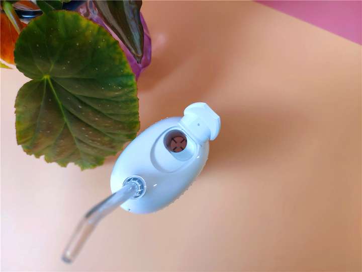 秒秒测便携式智能冲牙器——齿间洁净,一按即可