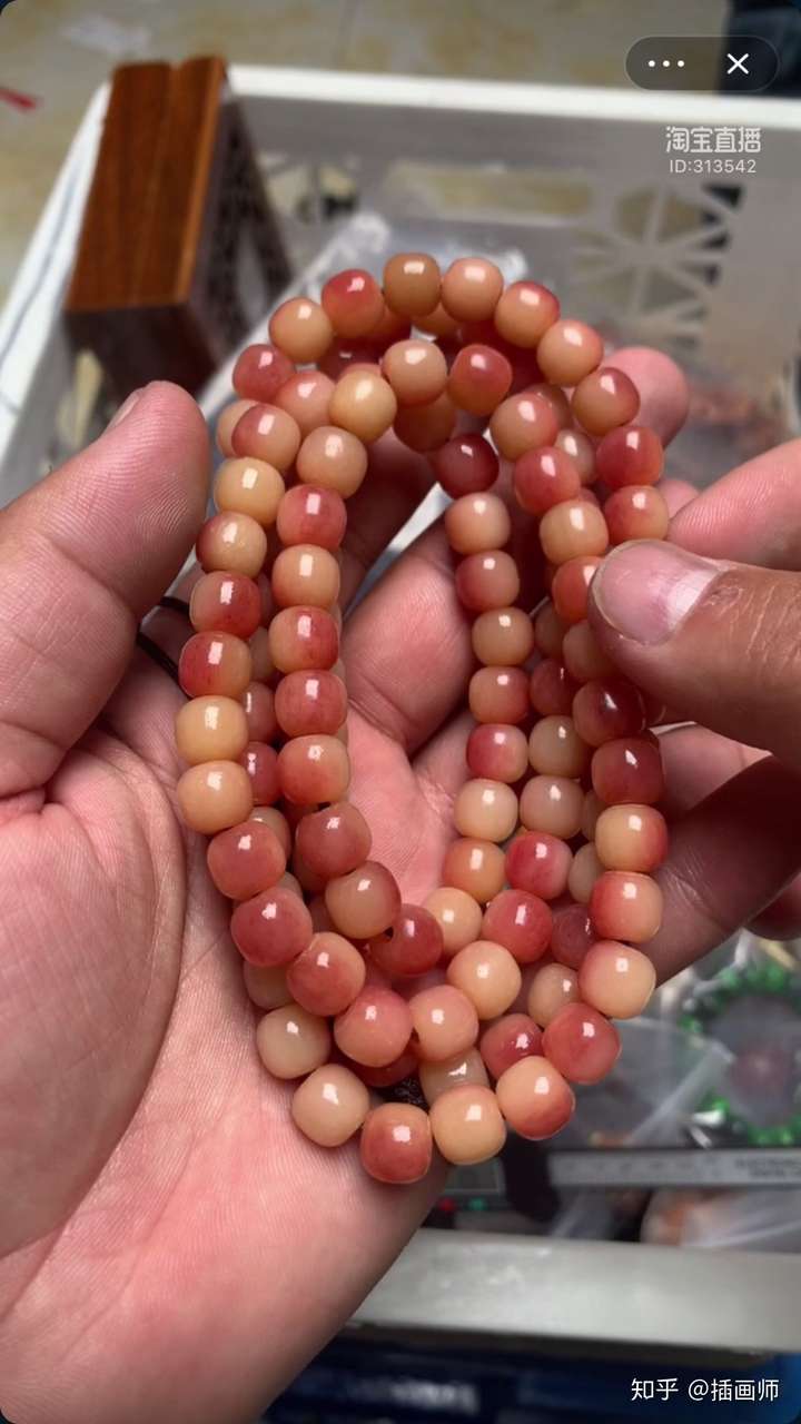 看见直播间在卖虎骨手串血红血红的好吓人那到底是什么东西