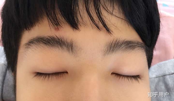 作为一个男生拥有长睫毛是种什么样的体验?