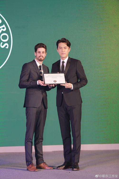 刘烨和靳东谁的头更大?