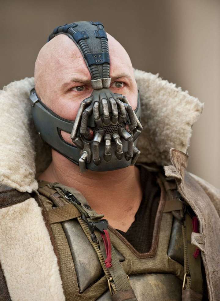 充分说明了戴面具不挡嘴的后果,蝙蝠侠要多向贝恩学习.