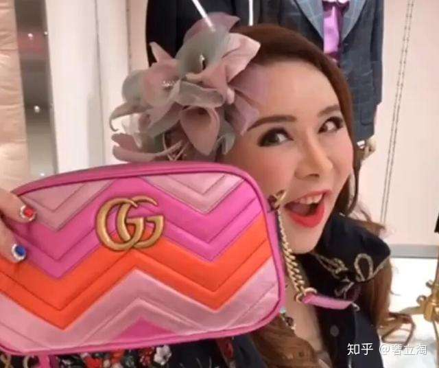 日本富婆被誉为u201c古驰女王u201d,珠宝钻石挂满,全身上下全是GUCCI - 知乎