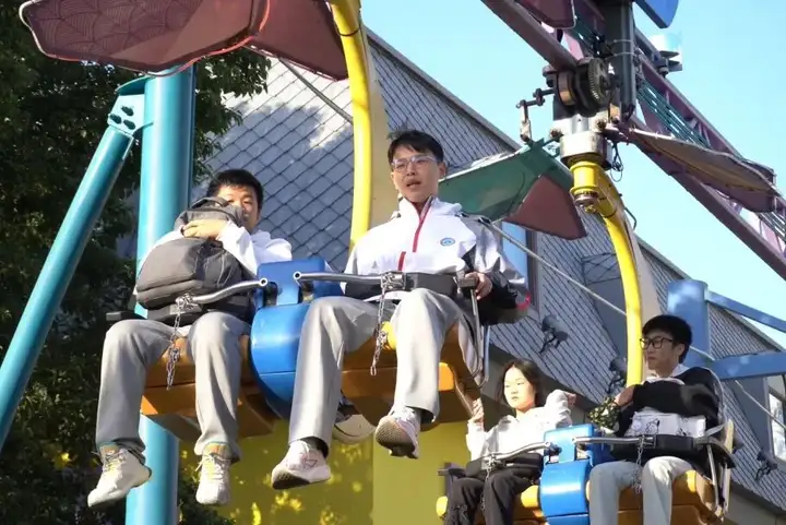 浙江省广播电视中等专业学校塘栖校区组织学生前往苏州阳澄半岛乐园开展研学活动！(图4)