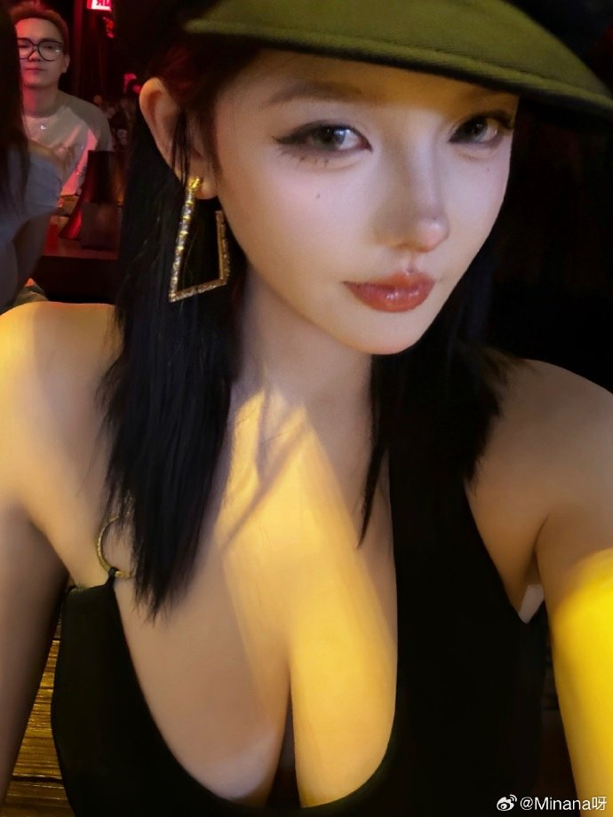 Minana呀晒拆掉接发的美照|米娜娜