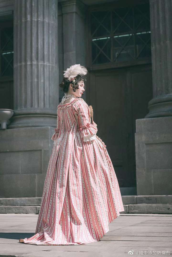 有没有知道的卖欧洲宫廷服饰的正品店铺或者网站?