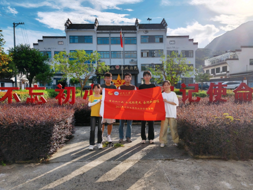 安徽大学学生会暑期社会实践团参观调研许村并与许村镇人民政府开展政学共治座谈会