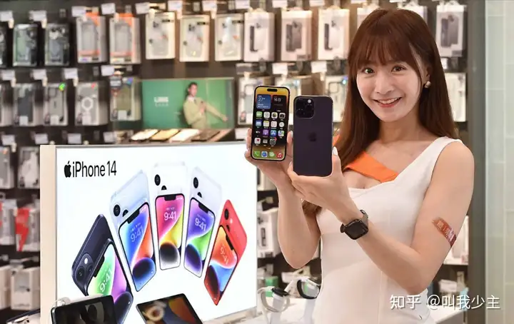 库克被现实打败，iPhone15系列有望下调价格，苹果也撑不起高溢价