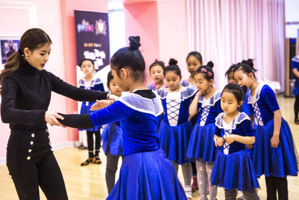 征途中的liu 5 最近最火的舞你会吗 知乎