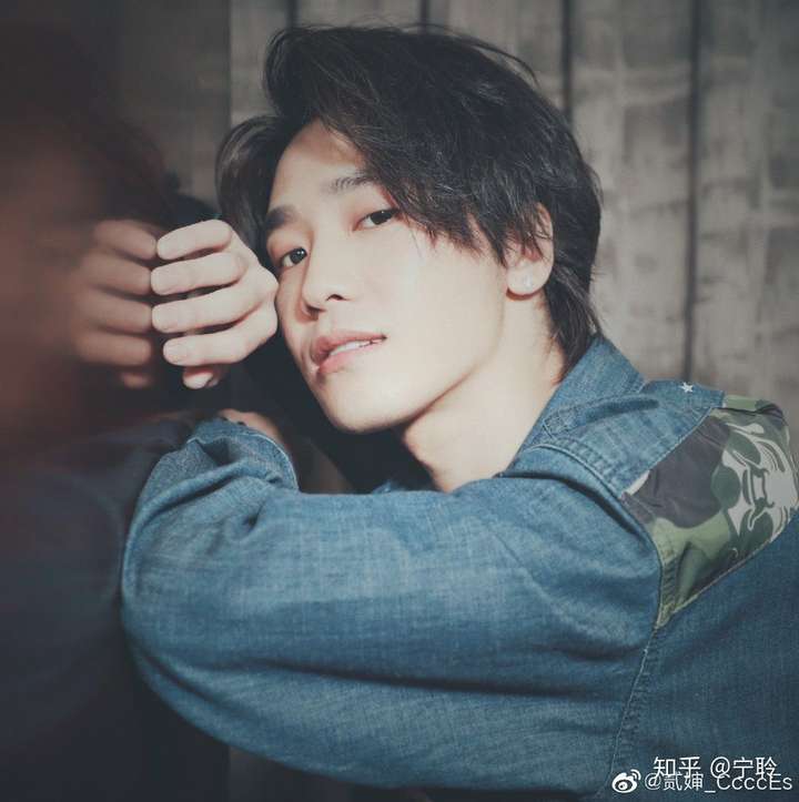 等等 贰婶在《国风美少年》里的歌也都很好听 请搜索贰婶/蔡翊升