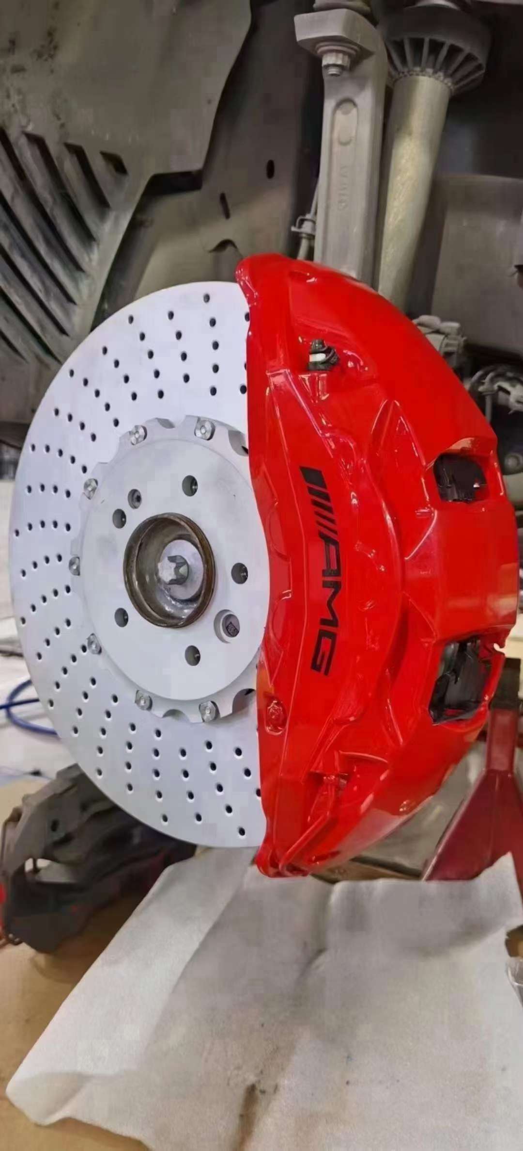 车精灵改装 的想法: 奔驰g500刹车升级阿基波罗10活塞卡钳