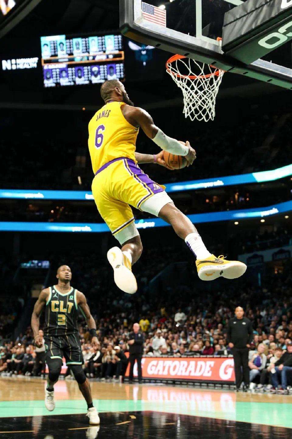 西雅图没有黑夜 的想法: 美国杨毅:是詹姆斯毁了nba扣篮大赛,因