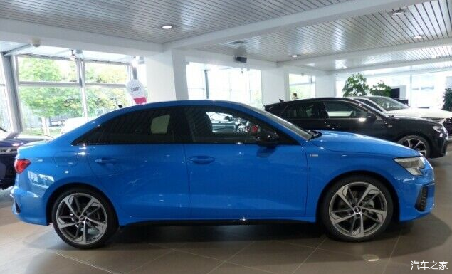 外观精致运动新款奥迪a3三厢版实拍