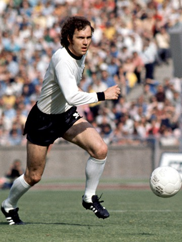 足球历史只出现过一个离奇球员就是 足球皇帝贝肯鲍尔