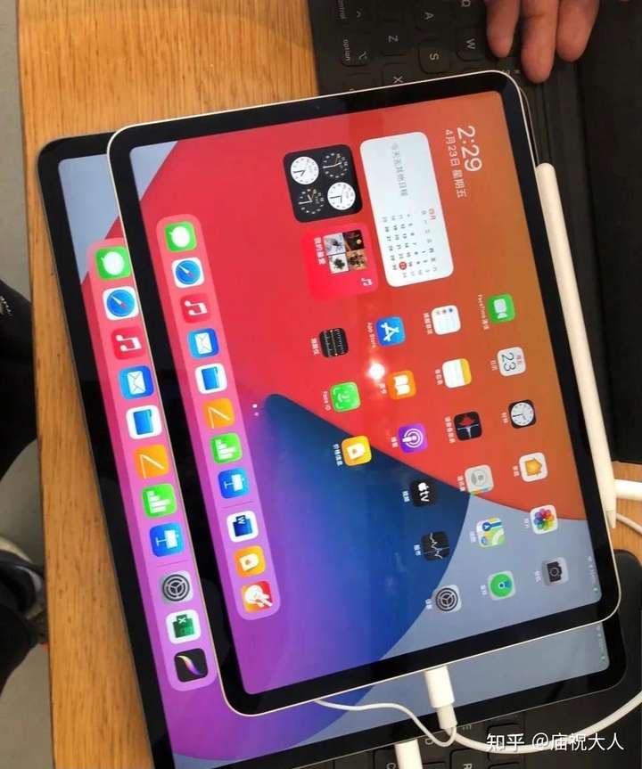 12.9英寸,其实也就是 约等于13英寸,真心太大了!